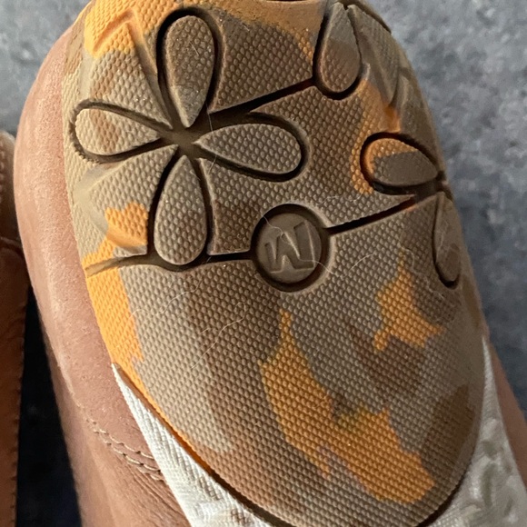 Merrell cutout Slip ons - Picture 7 of 10